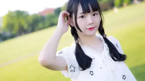 男子假期三代遛弯